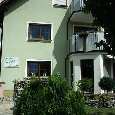 Gaestehof - Weinbau Saeger Мини-отель Нордхайм